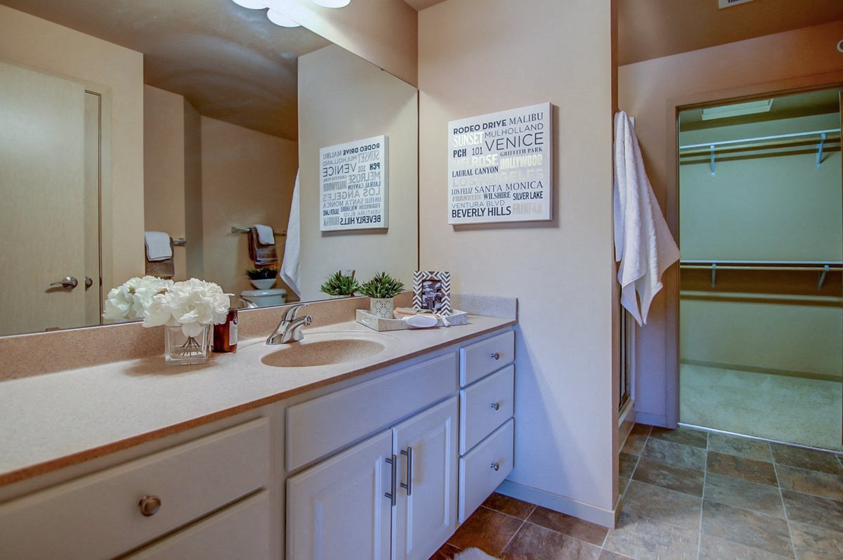 Gallery Photo 12